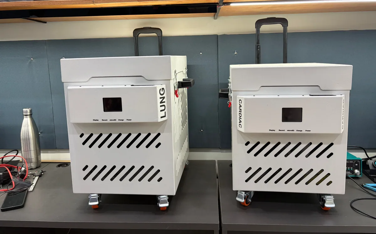 Lung and cardiac organ transport boxes in white sheet metal with trolley handles, wheels and displays